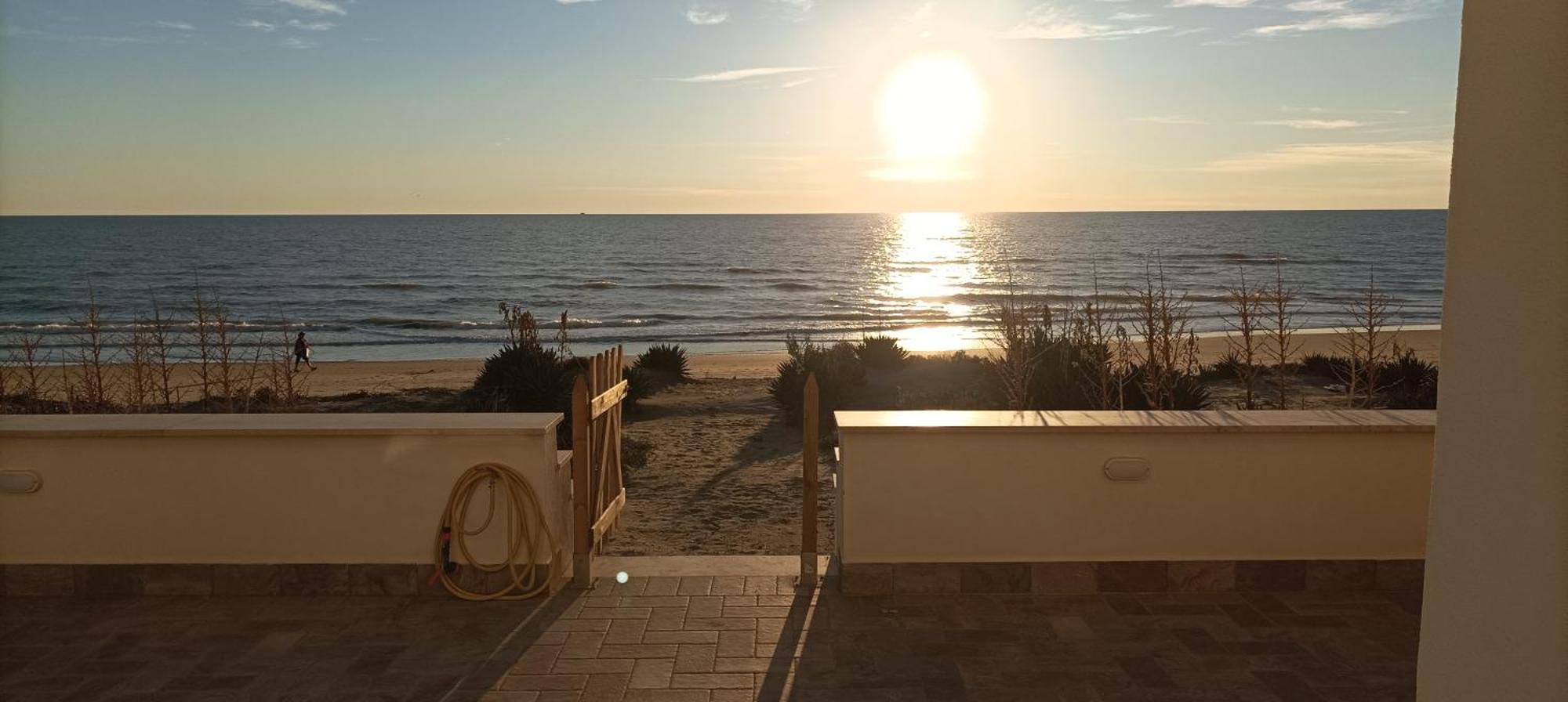 The Suite On The Beach トルヴァイアニカ エクステリア 写真